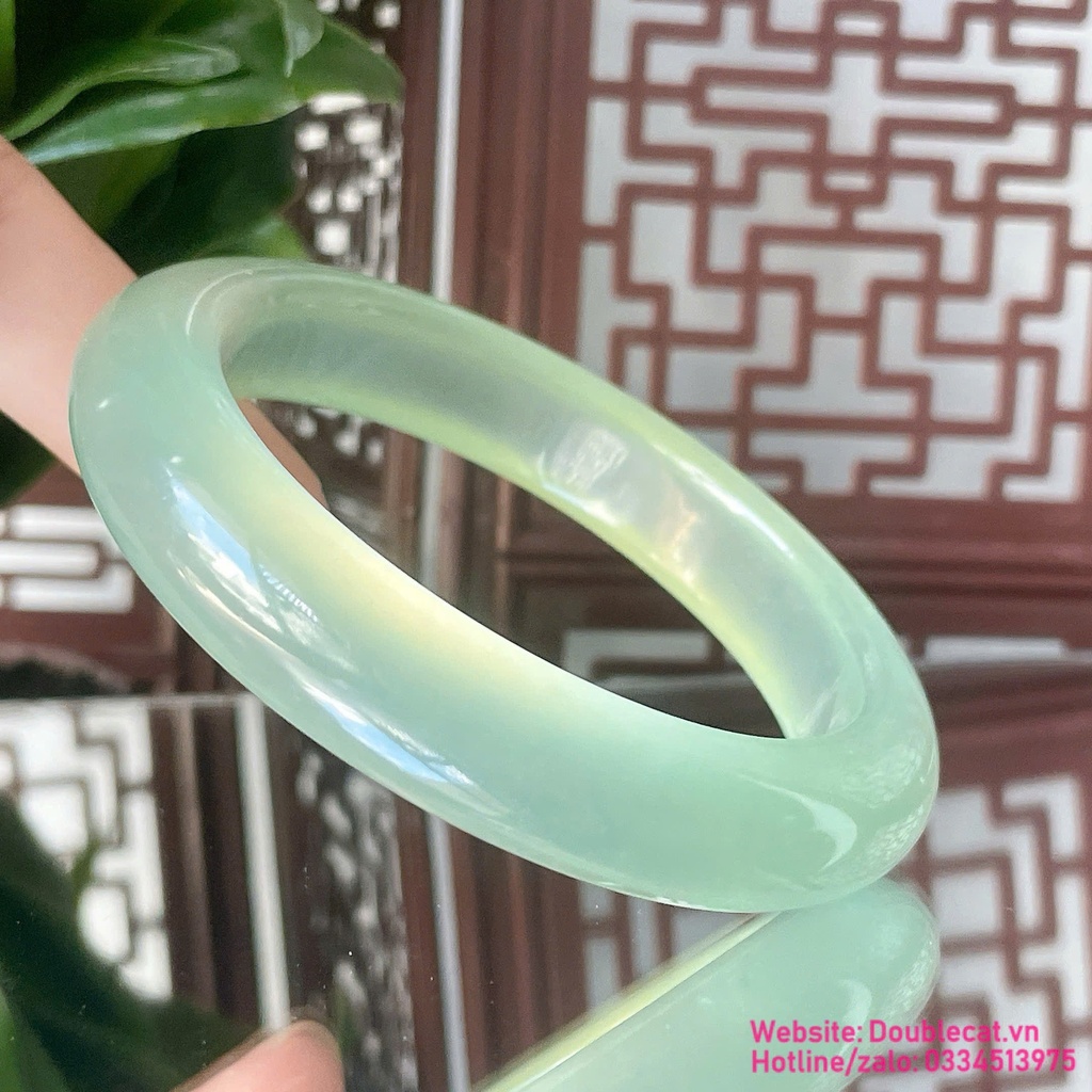 Vòng bản ngọc tụ nham thiên nhiên, chất trong và khởi quang có đi kèm giấy kiểm định.