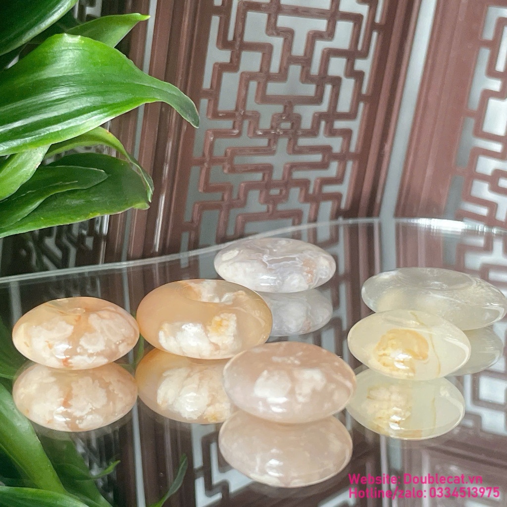Đồng điếu mã não hoa anh đào thiên nhiên, chất bóng mịn, hoàn hảo.