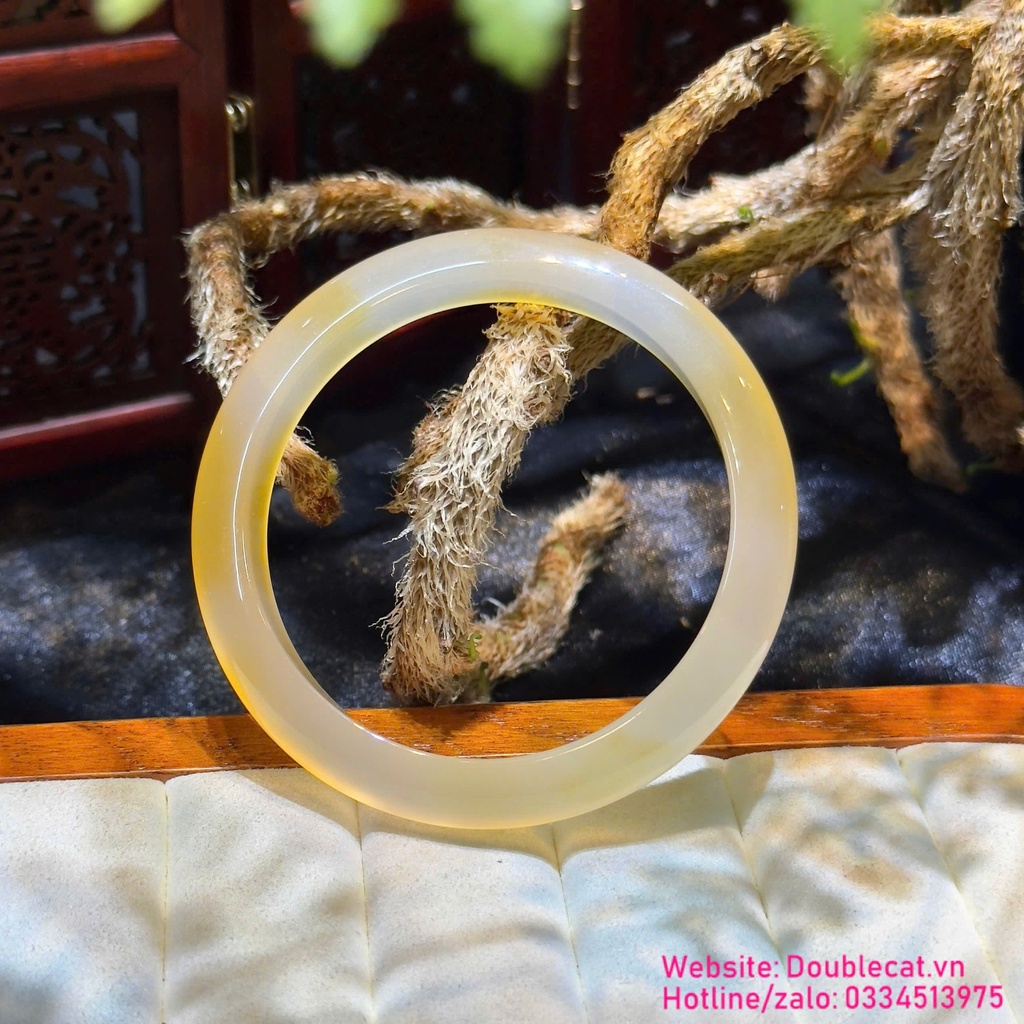 Vòng bản đá mã não bạch nguyệt quang pha màu hoàng kim thiên nhiên