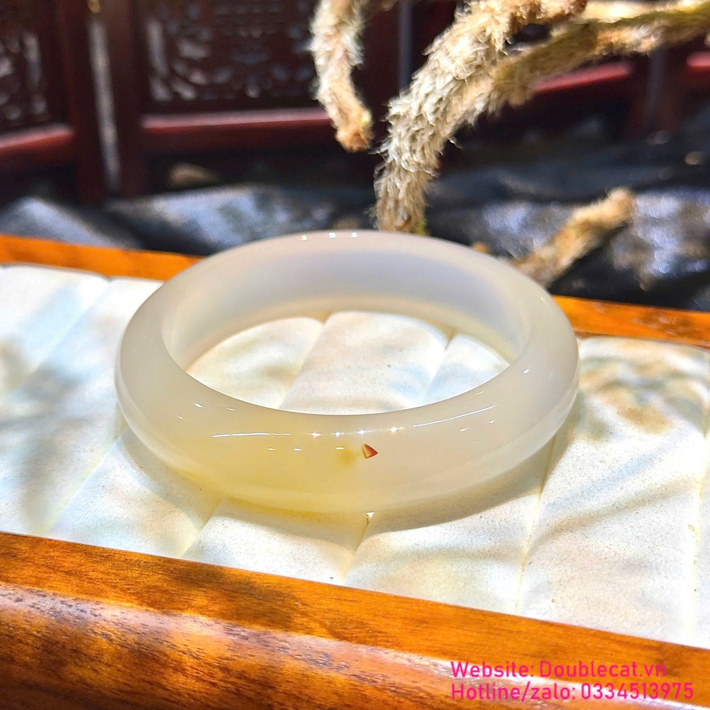 Vòng bản bạch nguyệt quang điểm hoàng kim và chu sa duyên
