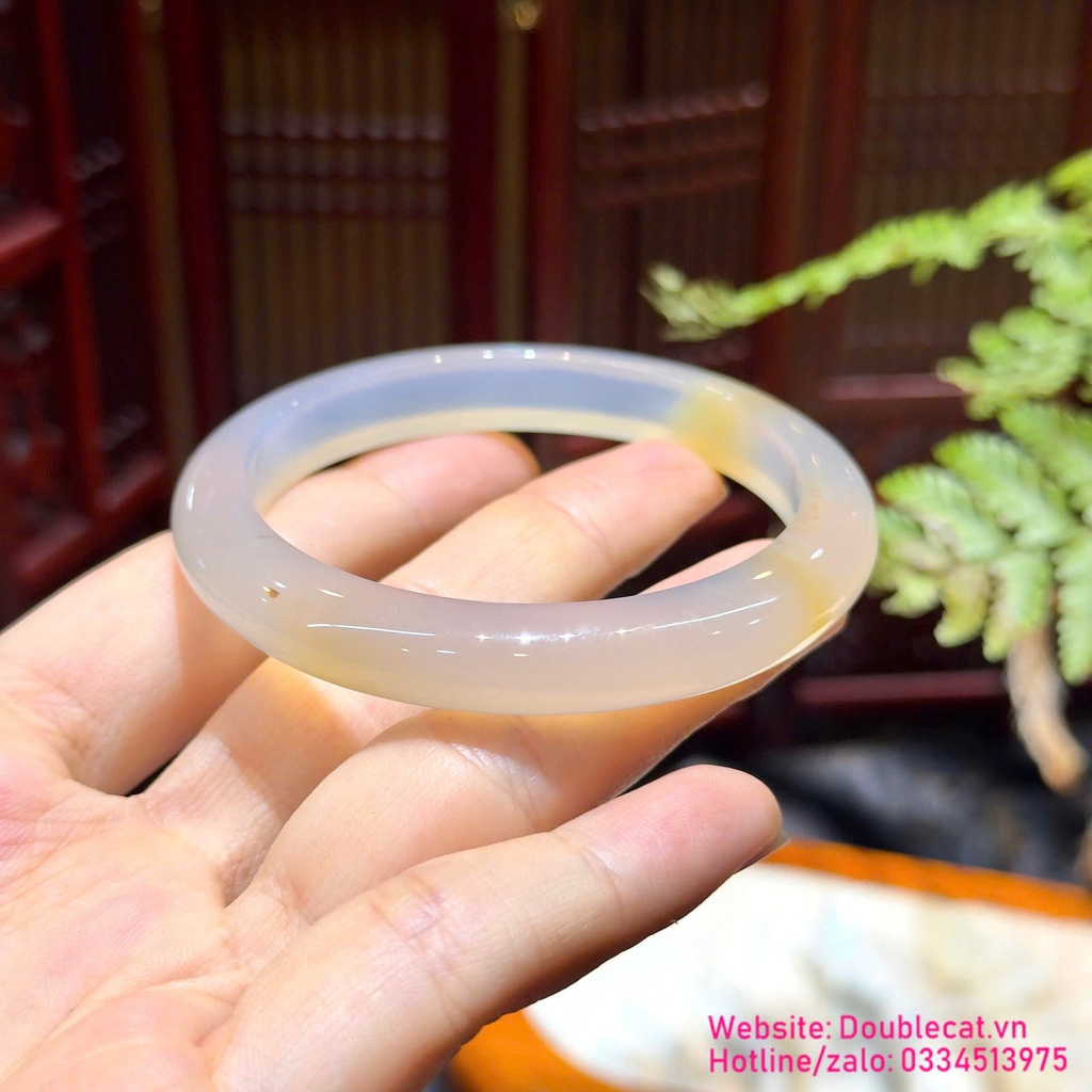 Vòng mã não trắng khói pha hoàng kim, điểm chu sa duyên