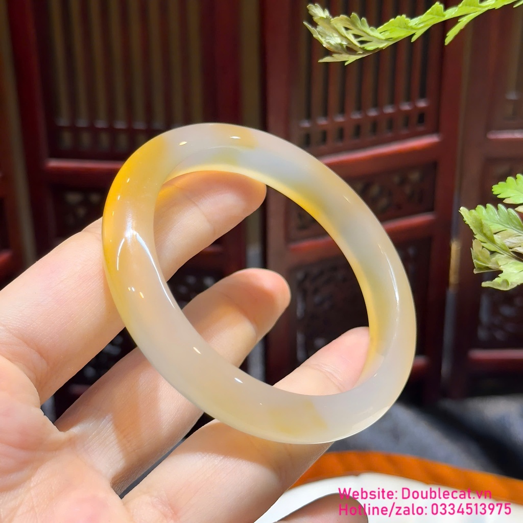 Vòng bản đá mã não bạch nguyệt quang pha màu hoàng kim thiên nhiên