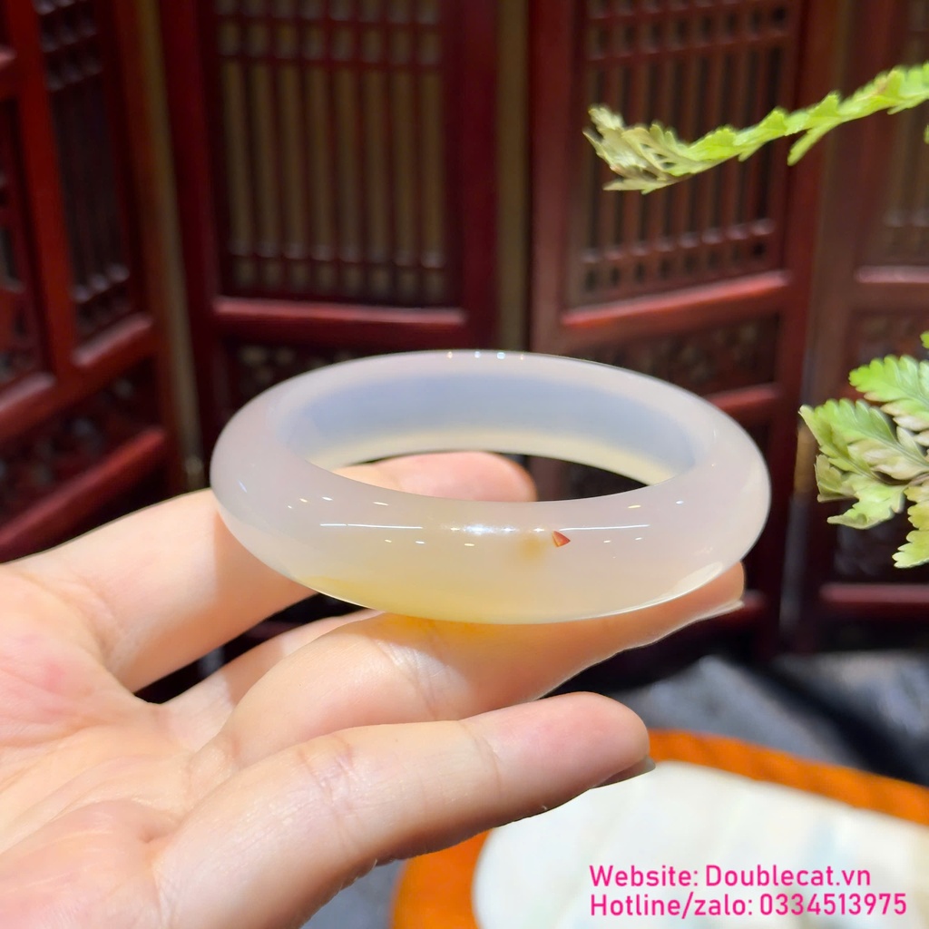 Vòng bản mã não bạch nguyệt quang điểm hoàng kim và chu sa duyên