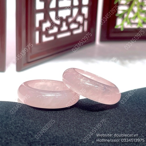Nhẫn bản hẹ thạch anh hồng