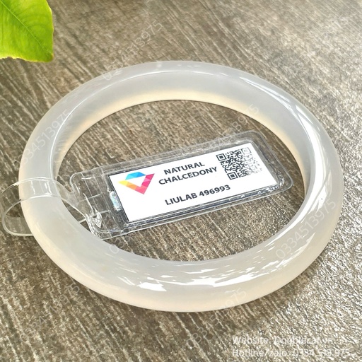 Vòng bạch nguyệt quang ( white chalcedony) 