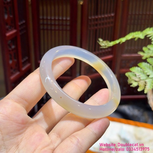 Vòng mã não trắng khói pha hoàng kim, điểm chu sa duyên