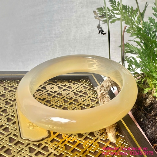 Vòng bản mã não màu mật nhạt 