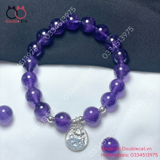 Vòng thạch anh tím đậm mix charm bạc mèo cá